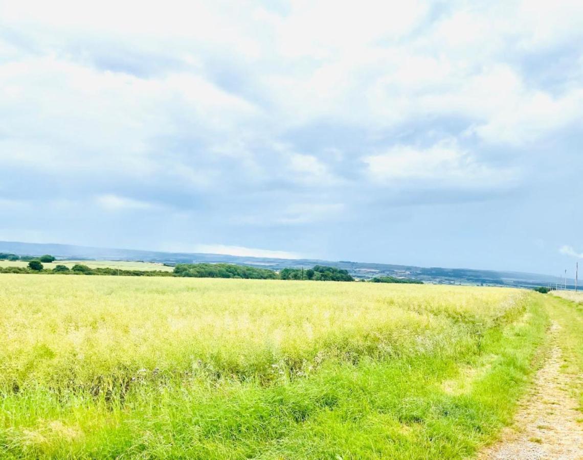 Luxury Farmhouse With Stunning Views And Hot Tub Ebberston ภายนอก รูปภาพ