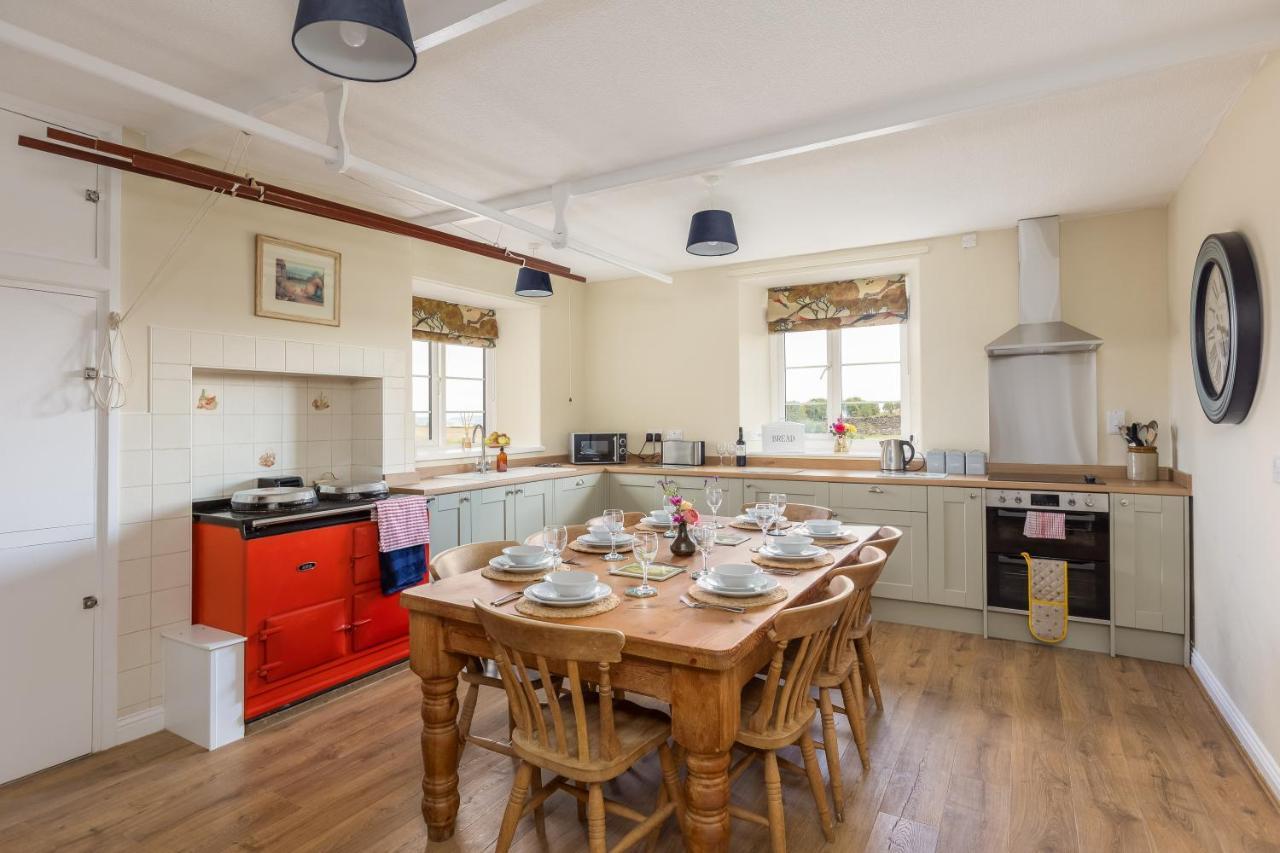 Luxury Farmhouse With Stunning Views And Hot Tub Ebberston ภายนอก รูปภาพ