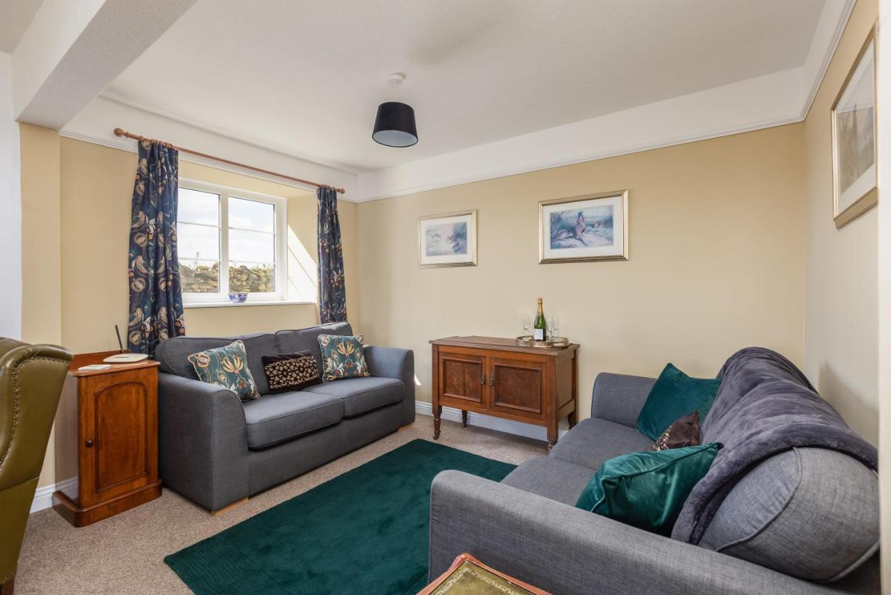 Luxury Farmhouse With Stunning Views And Hot Tub Ebberston ภายนอก รูปภาพ