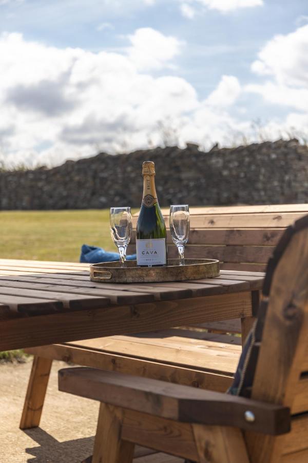 Luxury Farmhouse With Stunning Views And Hot Tub Ebberston ภายนอก รูปภาพ