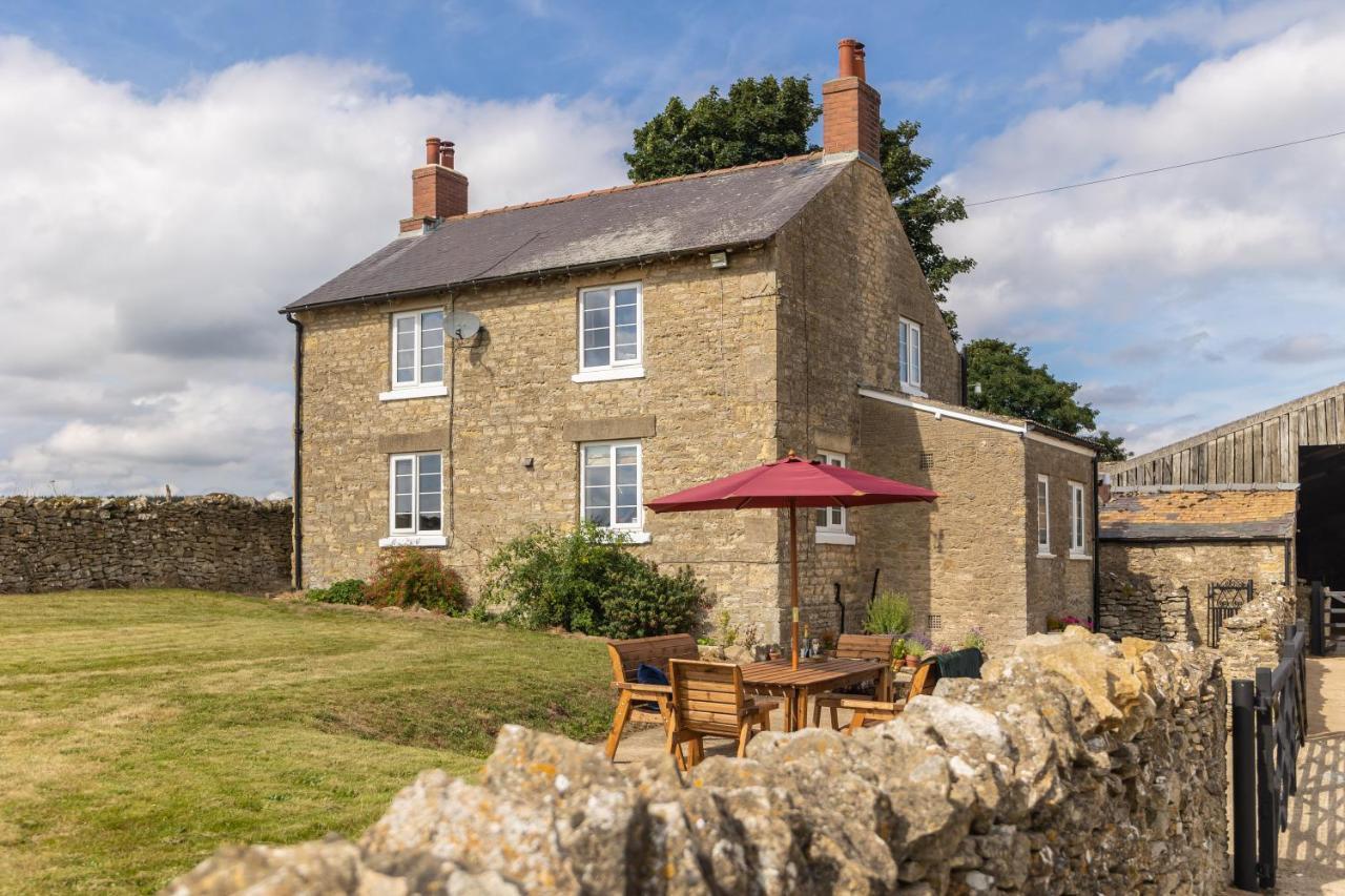 Luxury Farmhouse With Stunning Views And Hot Tub Ebberston ภายนอก รูปภาพ