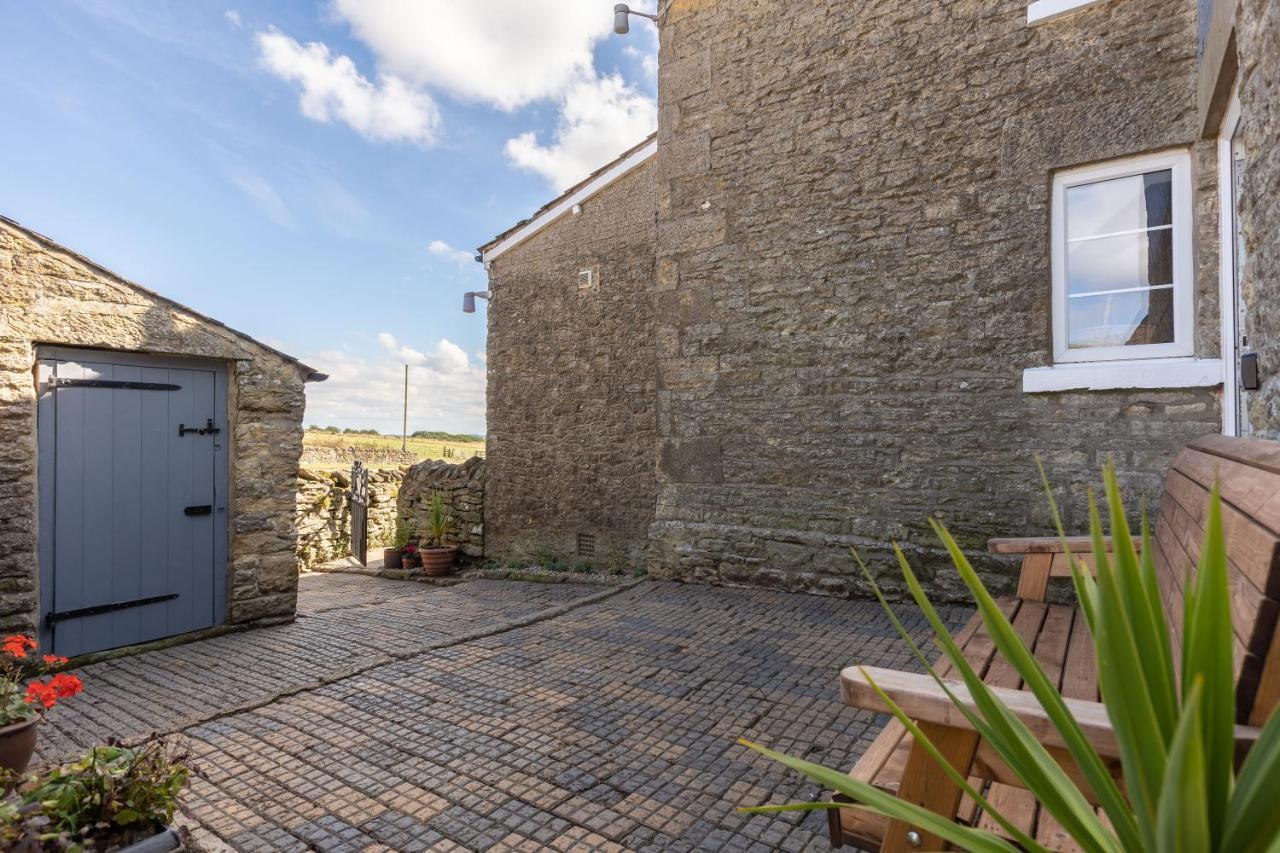 Luxury Farmhouse With Stunning Views And Hot Tub Ebberston ภายนอก รูปภาพ
