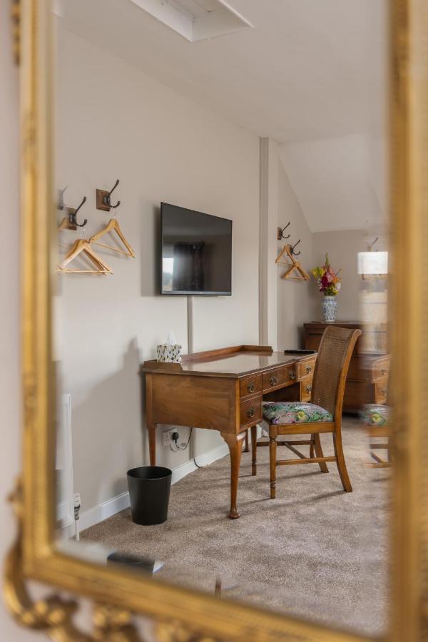 Luxury Farmhouse With Stunning Views And Hot Tub Ebberston ภายนอก รูปภาพ